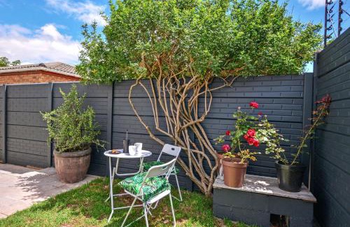 Parklands Apartamento | Flatlet 2.1km from Iconic Blaauwberg Beach
