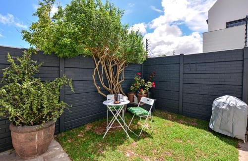 Parklands Apartamento | Flatlet 2.1km from Iconic Blaauwberg Beach
