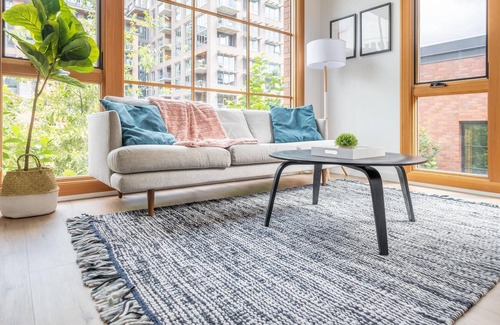 Uptown Apartamento | Flawless 1 BR Apartment in Portland + Parking