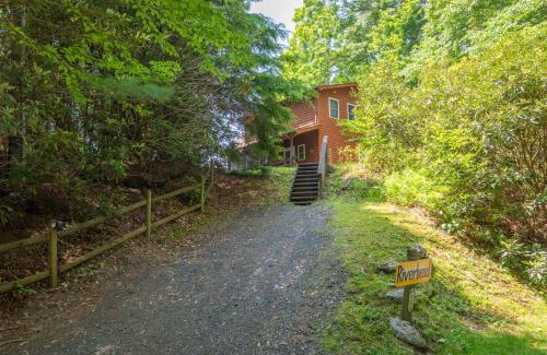 Fleetwood Casa | Fleetwood Falls - VIEWS - Lake and New River Access - Close to Todd & Boone - 30 Min to Skiing