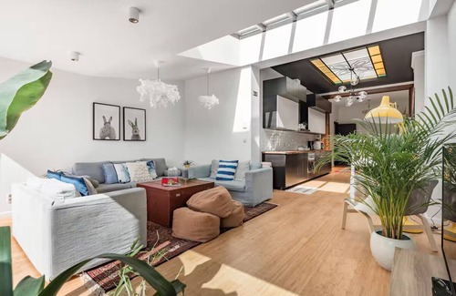Halle Casa | FlemisHome Spacious Getaway – Free Parking, Garden, Terrace, Great Location"
