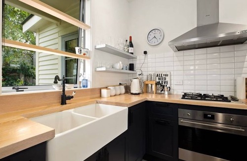 Arrowtown Casa | Fletcher Cottage - Modern Arrowtown cottage with Hot-tub!