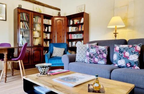 Bouteville Casa | Fleurs de vigne, gîte charentais au grand coeur