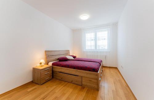 Zagreb Apartamento | Flex SelfCheckIns 136 - Zagreb - Bedroom - Parking - Loggia