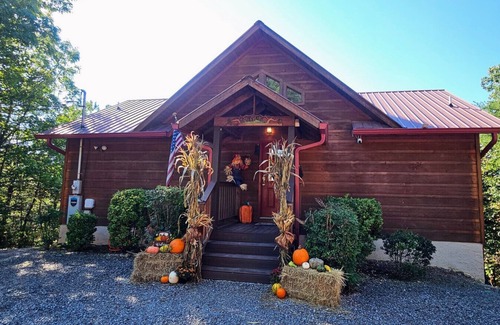 Gatlinburg - Pigeon Forge Cabina | Storyteller Cabin - pozo de fuego, ¡se admiten perros!