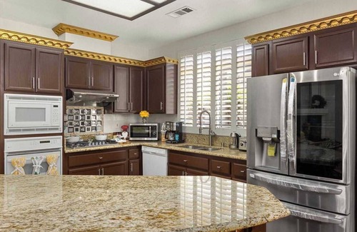 Greenacres Casa | Flexible Stays Await! Pet-Friendly Home with Garage & Cozy Workspace Here #41844