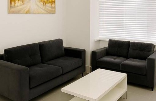 Leavesden Casa | Flexistay hub at Watford (Double Room with Private Bathroom)