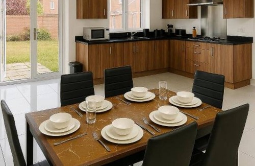 Leavesden Casa | Flexistay hub at Watford (Double Room with Private Bathroom)