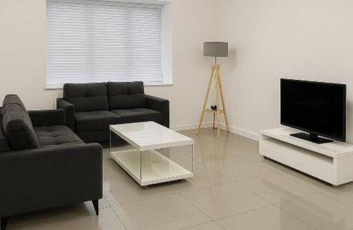Leavesden Casa | Flexistay hub at Watford (Double Room with Private Bathroom)