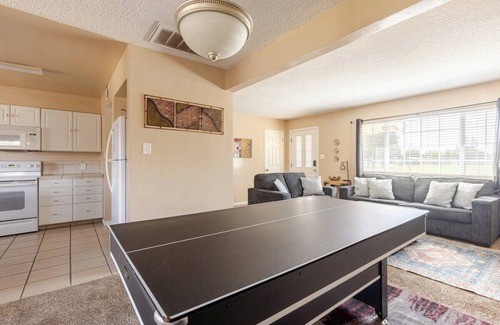 Bakersfield Casa | Flicker · *3-Bedroom Haven with Pool Table
