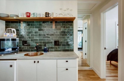 Idaho Springs Cabina | FLINT FUN & COZY Boho Mod Mountain CREEKSIDE CABIN