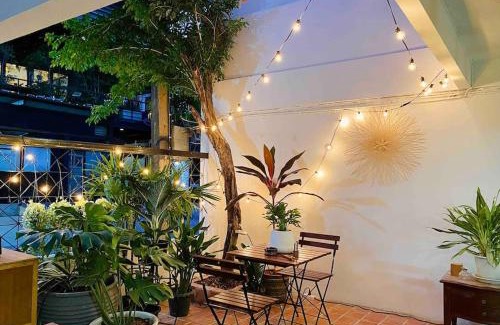Sukhumvit Casa | Flip Flop In Townhouse