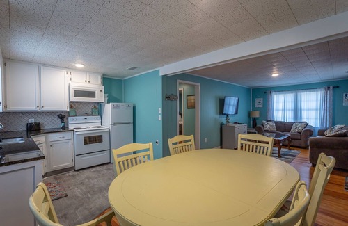 Carrabelle Casa | Flip Flop' N 2BR/2BA Home- Down Town Carrabelle