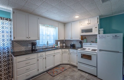 Carrabelle Casa | Flip Flop' N 2BR/2BA Home- Down Town Carrabelle