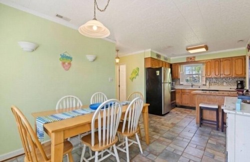 Kure Beach Cabaña | Flip Flop Paradise (2-Bedroom Cottage) by RedAwning