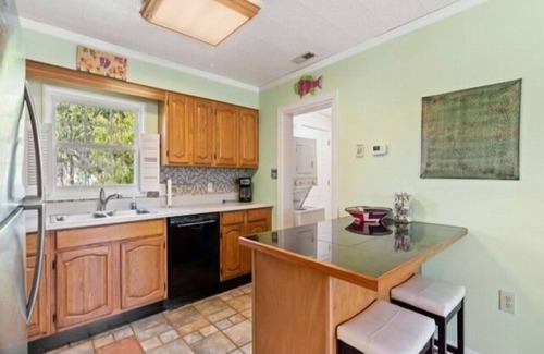 Kure Beach Cabaña | Flip Flop Paradise (2-Bedroom Cottage) by RedAwning