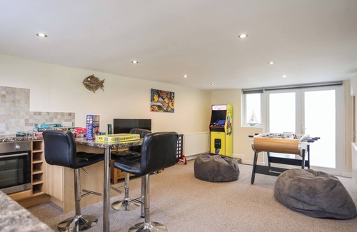 Rhosneigr Cabaña | FLIP FLOPS, pet friendly, country holiday cottage in Rhosneigr