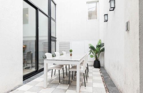 Palermo Casa | Fliphaus Salvador 5879 'A' 4 Bd BBQ & Pool Palermo
