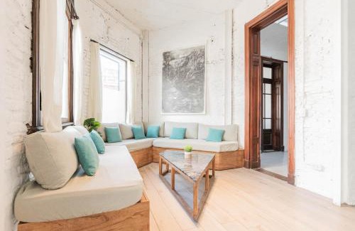 Palermo Casa | Fliphaus Villa Nicaragua 5900 - Stylish 5 Bd House Hollywood