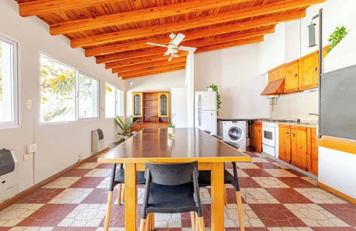 Godoy Cruz Chalet De Esquí | Fliphaus + Casa del Vino - Bodega Escorihuela Gascon