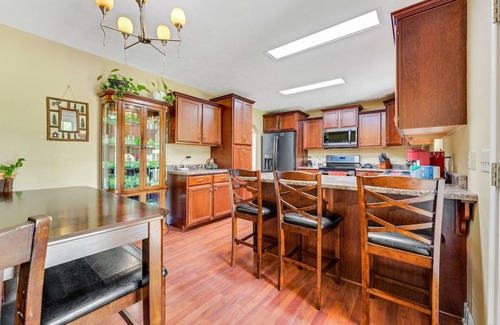 Flippin Casa | Flippin Haven: Spacious & Cozy Retreat 3 Bedroom Home by RedAwning