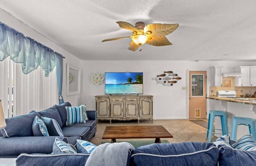 Upper Grand Lagoon Casa | Flirty Flamingo: Prvt Htd Pool, GmRm, Cov'd Patio w/ PingPong, FREE Activities@