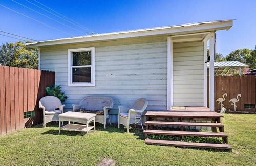 Canyon Lake Apartamento | Flirty Flamingo' Studio: 1 Mi to Canyon Lake