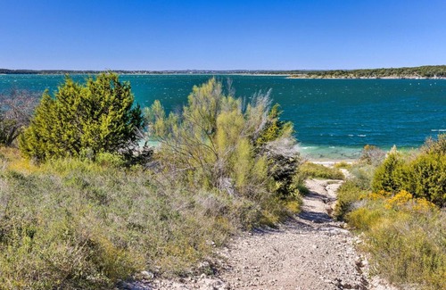 Canyon Lake Apartamento | Flirty Flamingo Studio 1 Mi to Canyon Lake