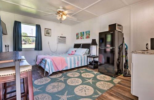 Canyon Lake Apartamento | Flirty Flamingo Studio 1 Mi to Canyon Lake