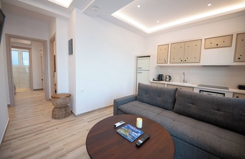 Loutraki Apartamento | Flisvos Beachfront Apartments