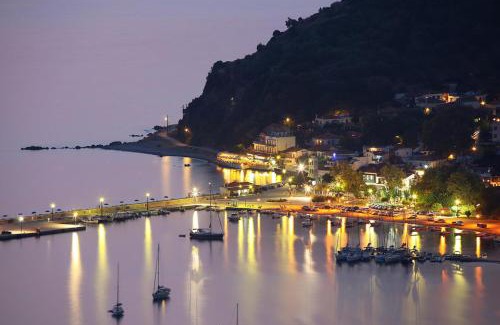 Loutraki Hotel | Flisvos Beachfront Apartments