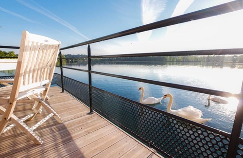 Beautiran Alquiler De Eote | Floating house / Houseboat ★ Baurechinsolite