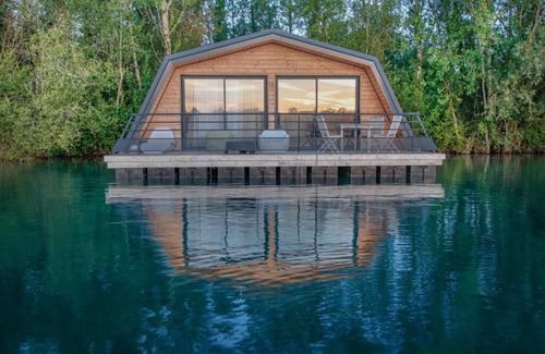 Beautiran Alquiler De Eote | Floating house / Houseboat ★ Baurechinsolite