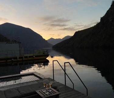 Bajina Basta Apartamento | Floating House Perućac