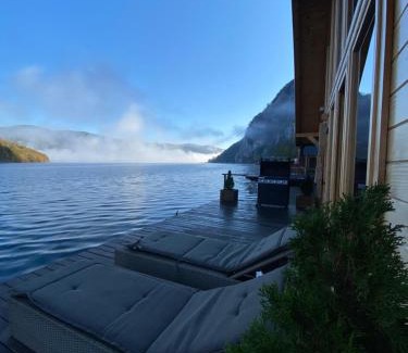 Bajina Basta Apartamento | Floating House Perućac