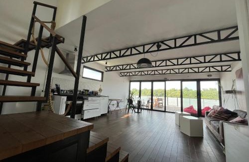 Novi Beograd Cama Y Desayuno | Floating Zen House