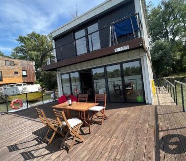 Novi Beograd Cama Y Desayuno | Floating Zen House