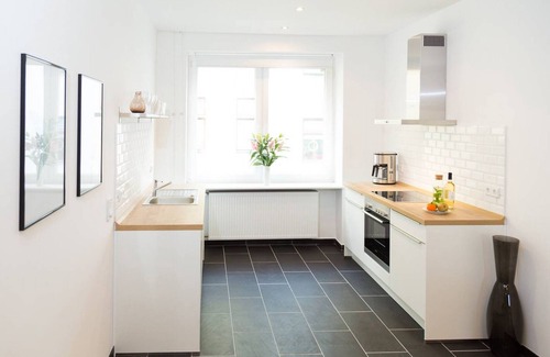 Moabit Apartamento | Floor 2 (Apt. 4 + 5) 195 SQM & 5 BR / ENTIRE FLOOR: MAX 21 PERSONS