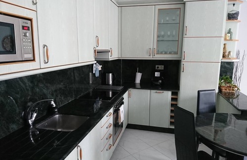 La Coruna Condominio | Muy céntrico! Piso a pocos minutos de la playa con 3 habitaciones y 2 baños