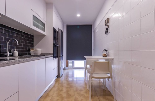 Vila Praia de Ancora Apartamento | Flor do Mar - Spacious Apartment with Balcony
