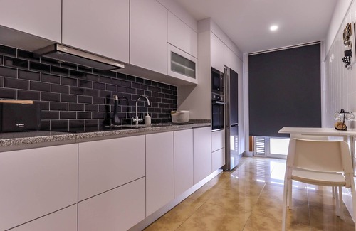 Vila Praia de Ancora Apartamento | Flor do Mar - Spacious Apartment with Balcony