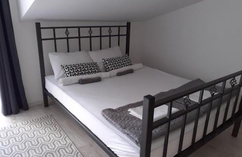 Grbavica Apartamento | Flora Novi Sad
