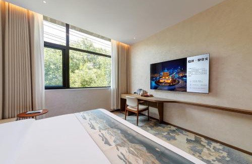 Lianhu Casa | Floral Hotel Yinshiyi Chang'an, Xi'an Bell and Drum Tower Sajinqiao Subway Station