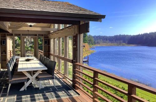Langlois Casa | Floras Lake Getaway