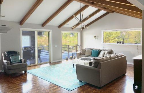 Langlois Casa | Floras Lake Getaway