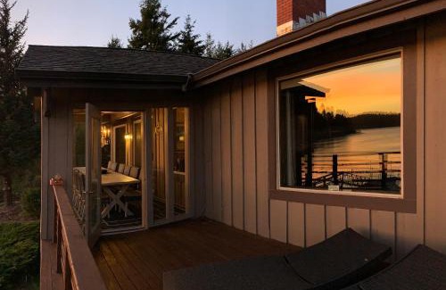 Langlois Casa | Floras Lake Getaway