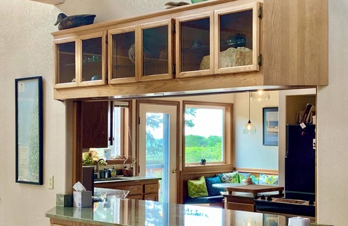 Langlois Cama Y Desayuno | Floras Lake House Bed & Breakfast