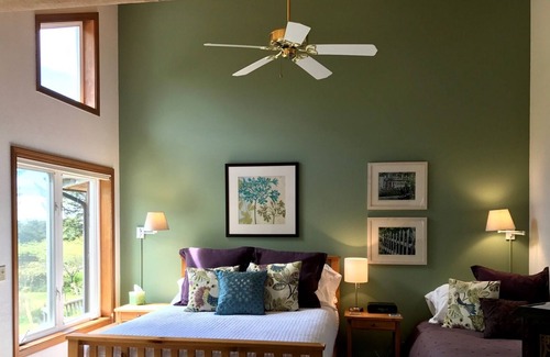 Langlois Cama Y Desayuno | Floras Lake House Bed & Breakfast