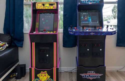 Palmetto Casa | Florda · HotTub Arcade Pool-table