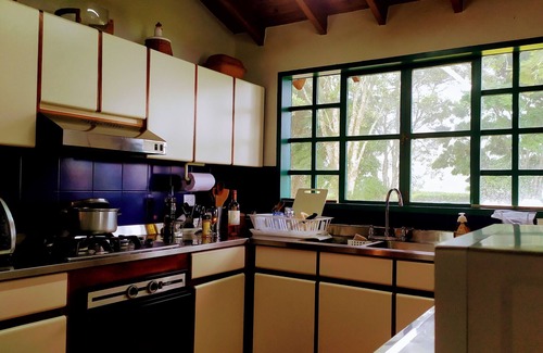Amaga Casa | Colores y tranquilidad con vegetacion y fauna propia de la zona